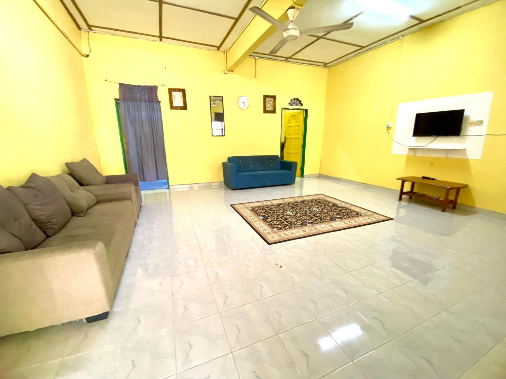 Umi Homestay Batu Buruk Куала-Тренгану Экстерьер фото
